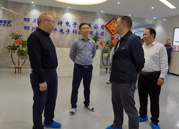 縣委副書(shū)記、縣長(zhǎng)曹陽(yáng)蒞臨我司考察